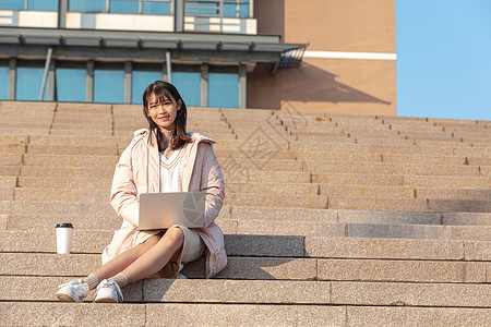 青年女性学习图片