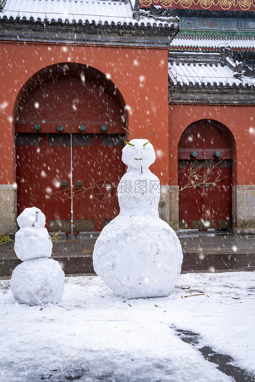 堆雪人图片