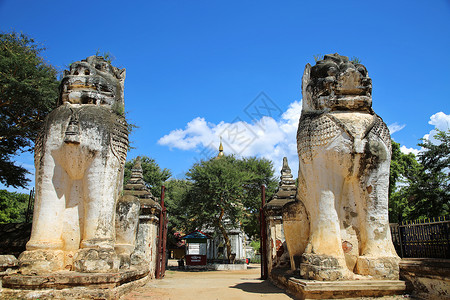 缅甸蒲甘古代寺庙石狮大门景点高清图片素材