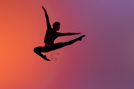 男性舞蹈动作跳跃剪影背景图片