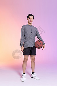 青年篮球运动员图片