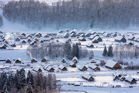 新疆禾木冬季雪景村落木屋风光旅行背景图片