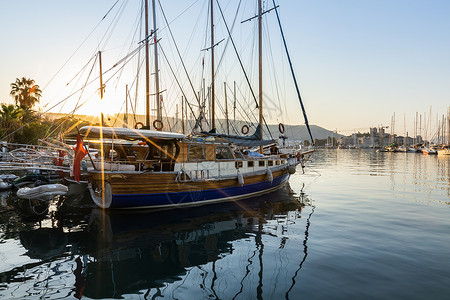 土耳其博德鲁姆爱琴海上的游艇高清图片