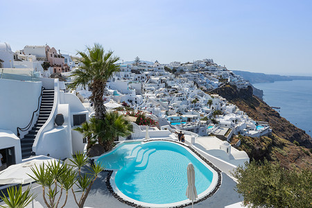 蓝色爱琴海希腊著名海岛圣托里尼海岛度假酒店游泳池背景