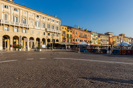 意大利旅游城市维罗纳城市中心广场图片