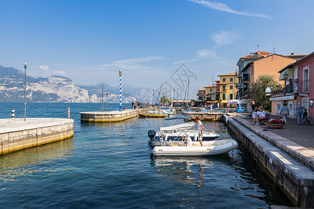 意大利北部加尔达湖区码头背景