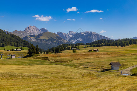 意大利多洛米蒂山区苏西高原天然牧场自然风光高清图片