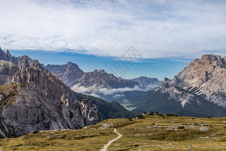 欧洲户外壮阔的意大利阿尔卑斯山区自然风光背景