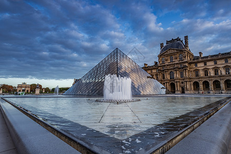 法国首都巴黎卢浮宫背景
