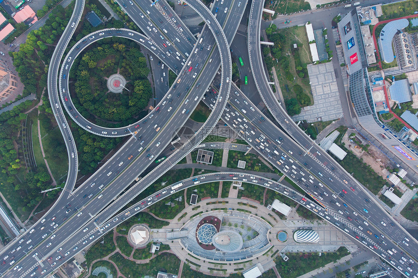 俯瞰武汉黄浦路车水马龙的立体交通图片