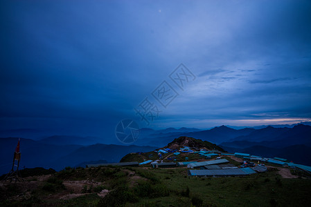 雅安牛背山云海雪山图片