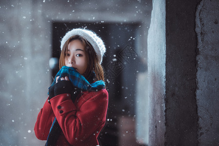 耐看美女服装冬季雪景人像背景