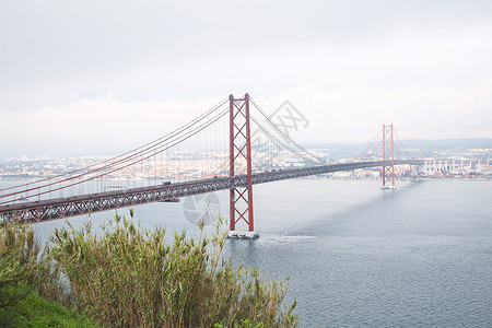 葡萄牙四月二十五号大桥背景图片
