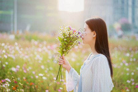 治愈系女孩手持鲜花的少女背景