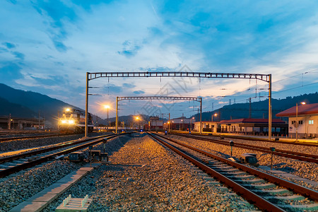 火车站站台透视铁路铁轨高清图片