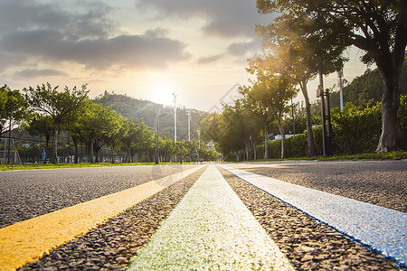 奋力向前清晨的道路向前进努力背景