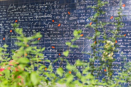 法国巴黎爱墙背景图片
