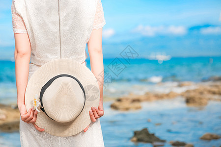 草帽女生海边度假草帽特写背景