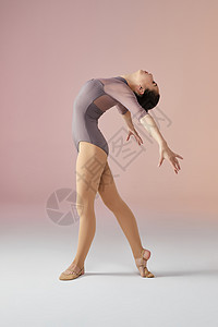 年轻女士高难度舞蹈动作女性高清图片素材