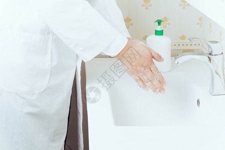 七步洗手法（1）掌心相对手指并拢相互揉搓背景图片
