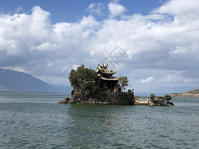 大理州苍山洱海下的小普陀寺背景