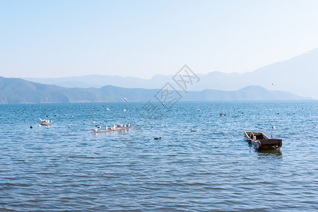 云南泸沽湖湖水蓝色图片