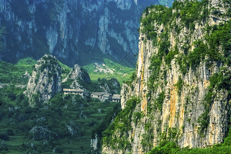 山背后的人家山里人家背景