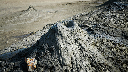 高加索人阿塞拜疆旅游胜地泥火山背景