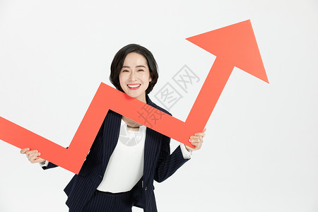 微笑曲线商务女性拿股市增长趋势箭头背景