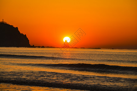 最美之地青岛石老人海水浴场海上日出中国十大最美日出观赏地背景