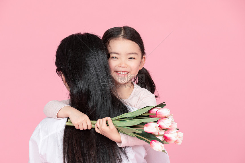 母亲节女儿送妈妈郁金香花朵图片