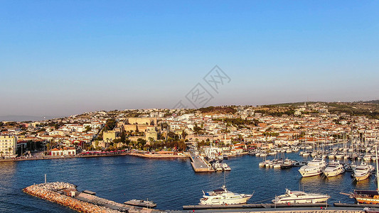 航拍游艇航拍土耳其爱琴海海滨旅游城市切什梅背景