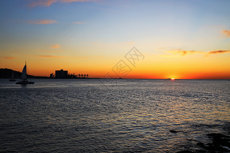 斯本大西洋落日与帆船高清图片