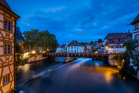 德国莱茵河畔城市班贝格老城夜景高清图片
