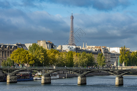 欧洲巴黎塞纳河与埃菲尔铁塔图片
