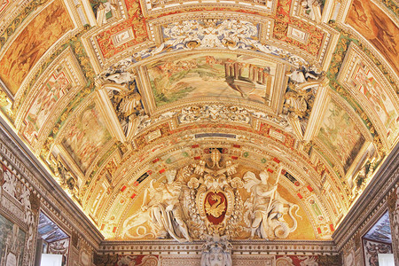 梵蒂冈博物馆走廊拱顶壁画高清图片