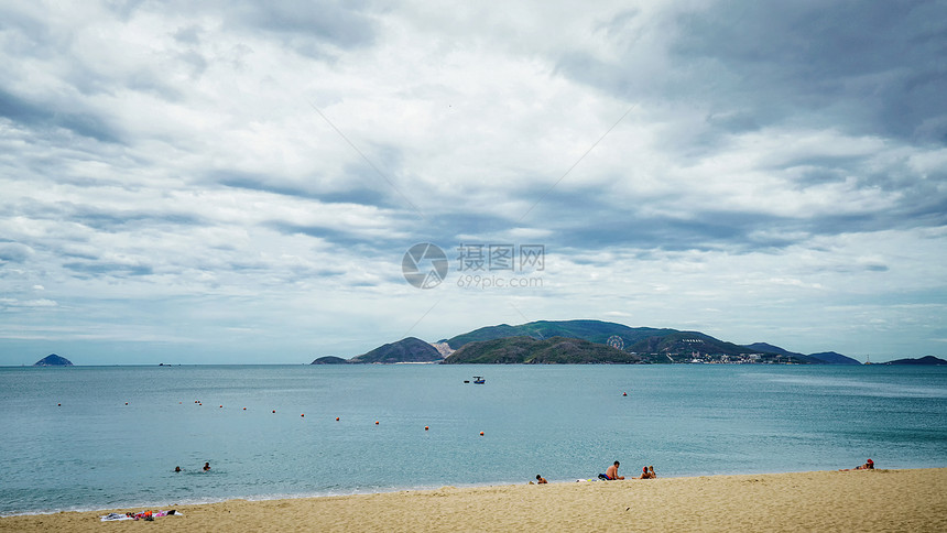 越南海滨城市芽庄沙滩旅游度假图片