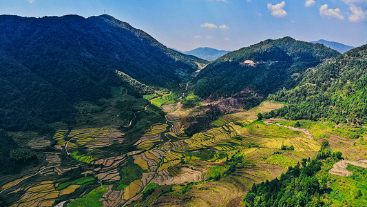 山间秀丽小村背景图片