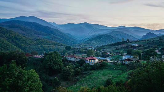 亚美尼亚纳卡地区山谷里的村子背景