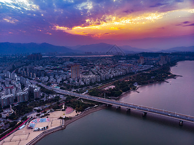 夕阳下的福州闽江大桥高清图片