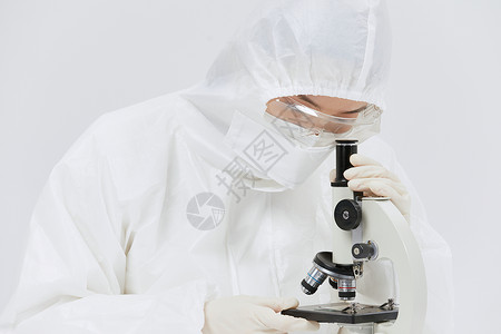 防控冠状病毒医护人员显微镜下研究病毒背景