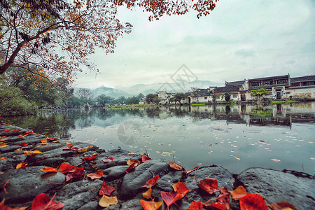 水墨江南建筑秋雨中的宏村背景