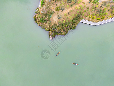 航拍湖南湘江蓝色湖面小船图片