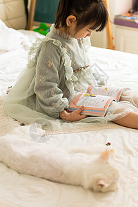 小女孩与猫世界读书日小女孩读拼音书背景