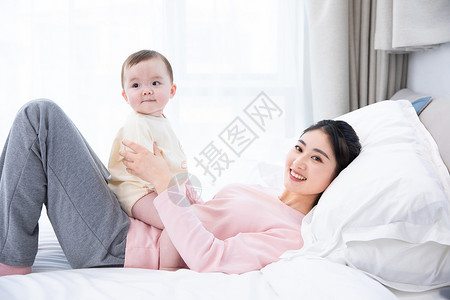 妈妈和婴儿幸福玩闹可爱高清图片素材