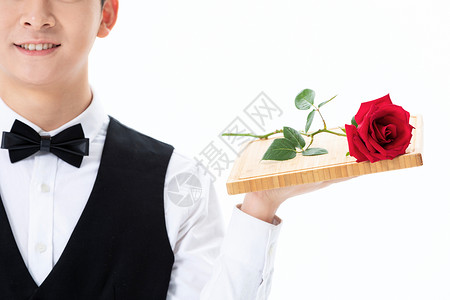 服务员送玫瑰花图片