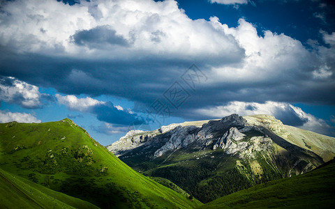 乌孙古道新疆伊犁察布查尔县乌孙山白石锋背景