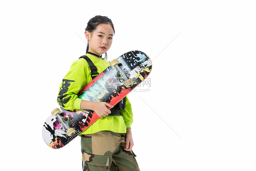 时尚嘻哈潮流儿童拿着滑板图片