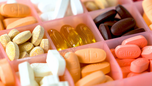 滥用抗生素药盒里的药品特写背景