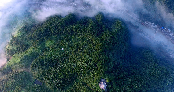 薄雾环绕凤凰古城鸟瞰风景背景